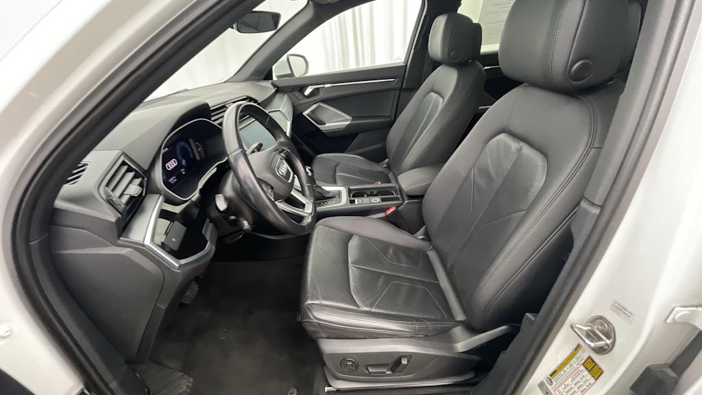 Thumbnail: 2020 Audi Q3 - 11