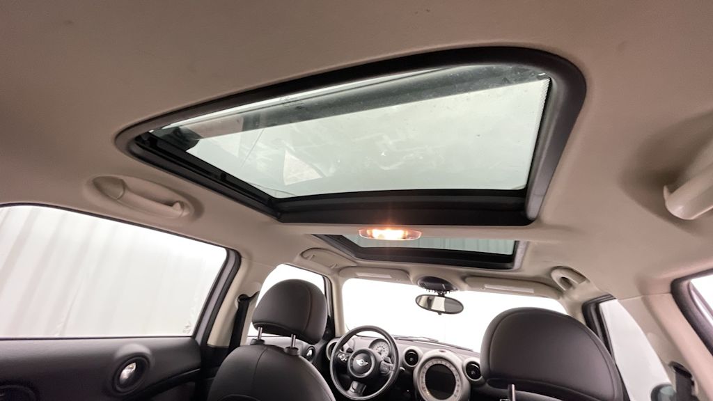 Thumbnail: 2012 MINI Cooper Countryman - 21