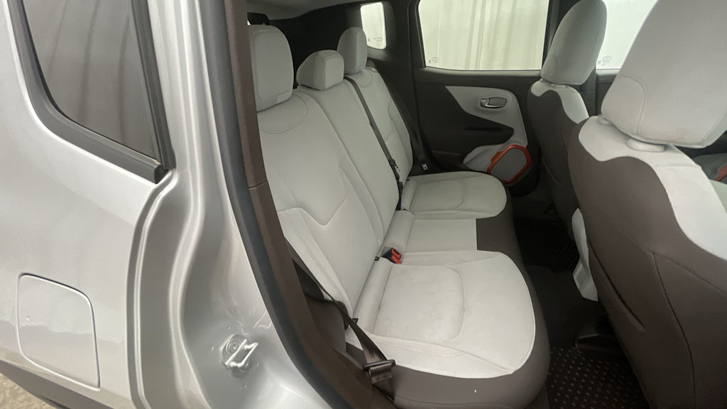 Thumbnail: 2017 Jeep Renegade - 21