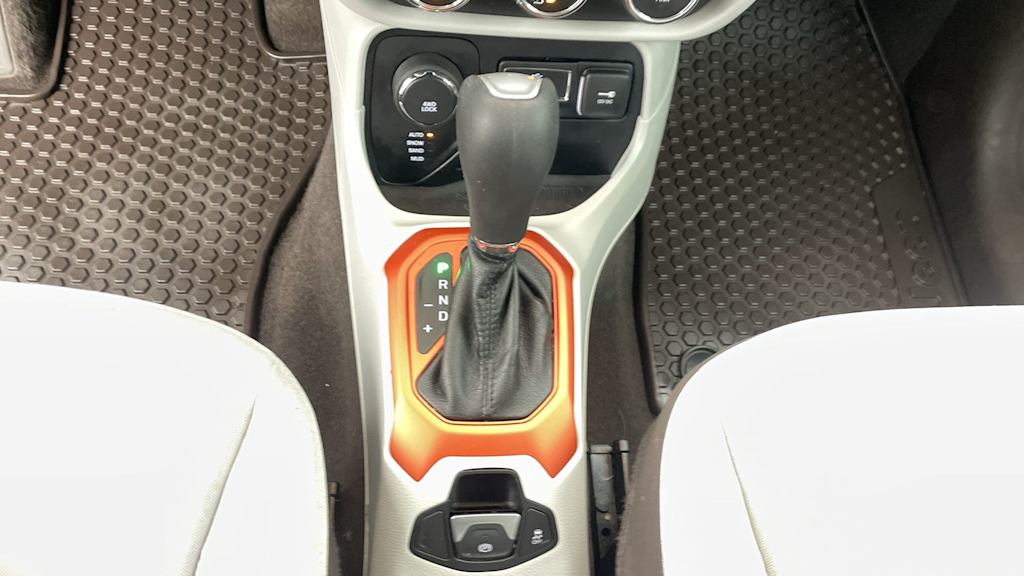 Thumbnail: 2017 Jeep Renegade - 29