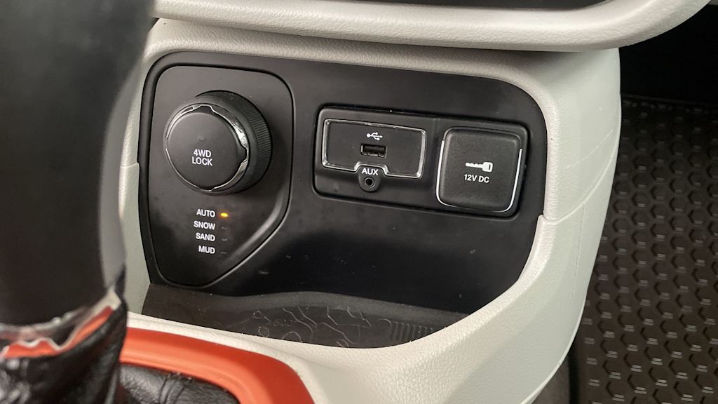 Thumbnail: 2017 Jeep Renegade - 28