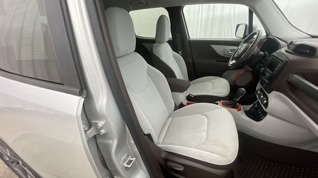 Thumbnail: 2017 Jeep Renegade - 22