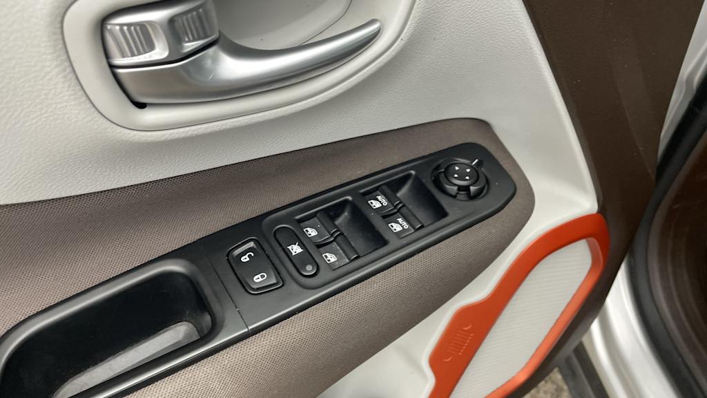 Thumbnail: 2017 Jeep Renegade - 19
