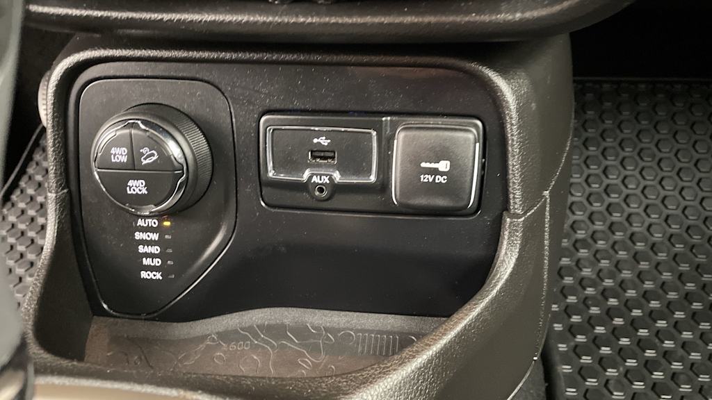 Thumbnail: 2017 Jeep Renegade - 28