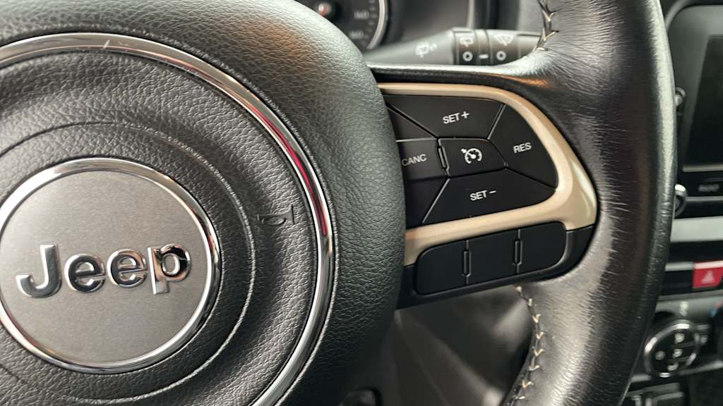 Thumbnail: 2017 Jeep Renegade - 24