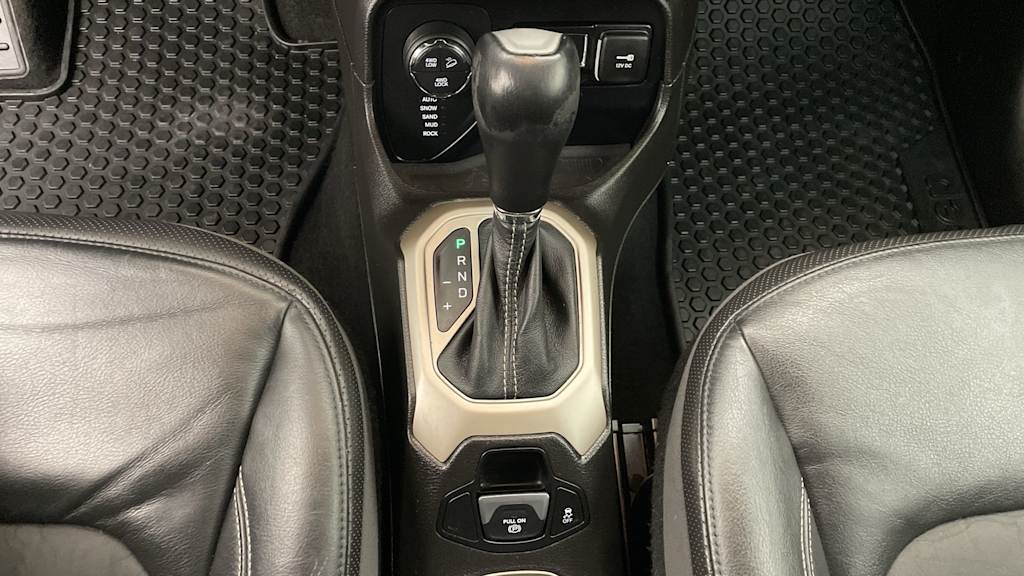 Thumbnail: 2017 Jeep Renegade - 29