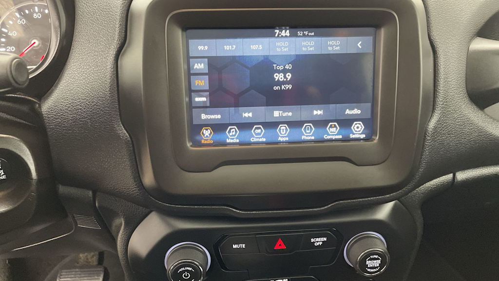 Thumbnail: 2020 Jeep Renegade - 30