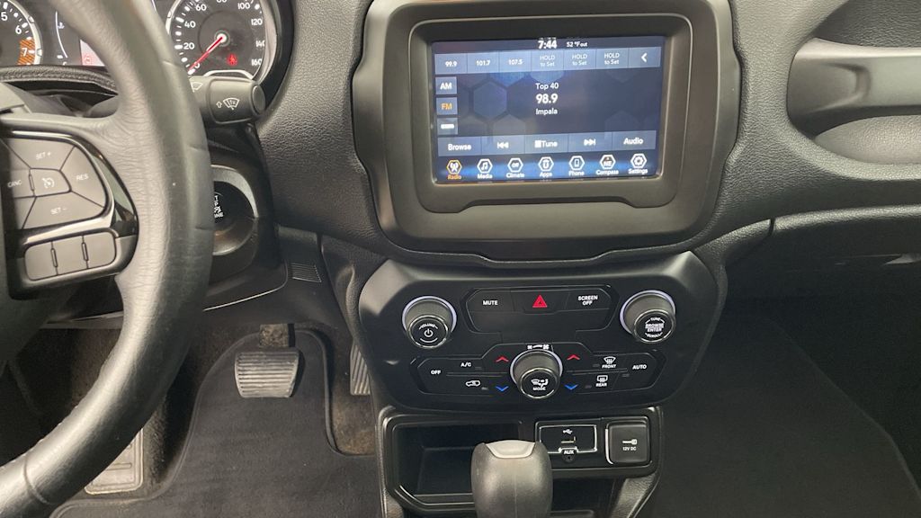 Thumbnail: 2020 Jeep Renegade - 29
