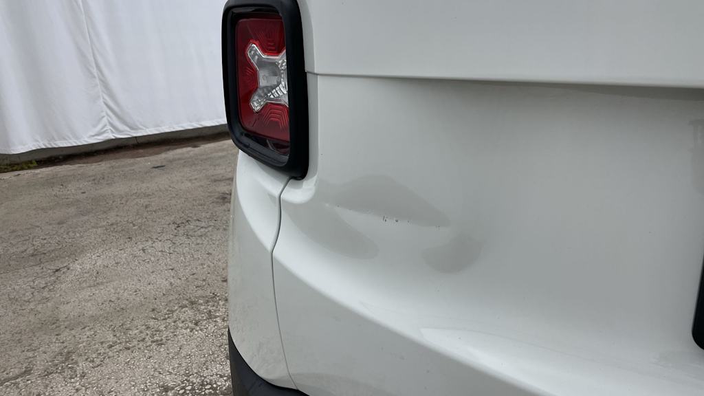 Thumbnail: 2020 Jeep Renegade - 44