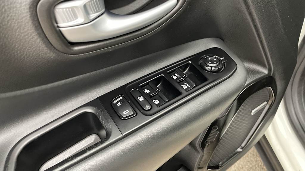Thumbnail: 2020 Jeep Renegade - 19