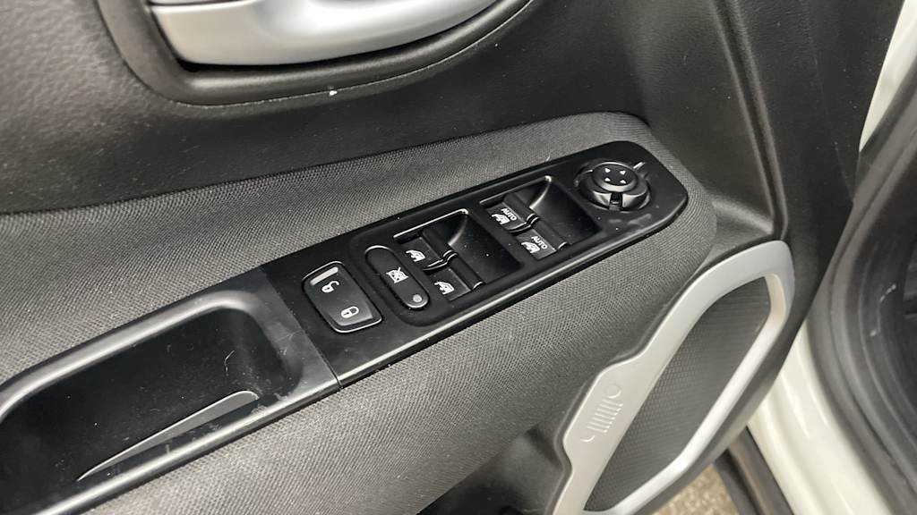 Thumbnail: 2020 Jeep Renegade - 19