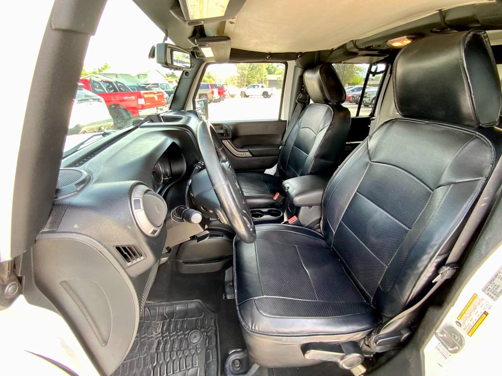 Thumbnail: 2015 Jeep Wrangler - 9