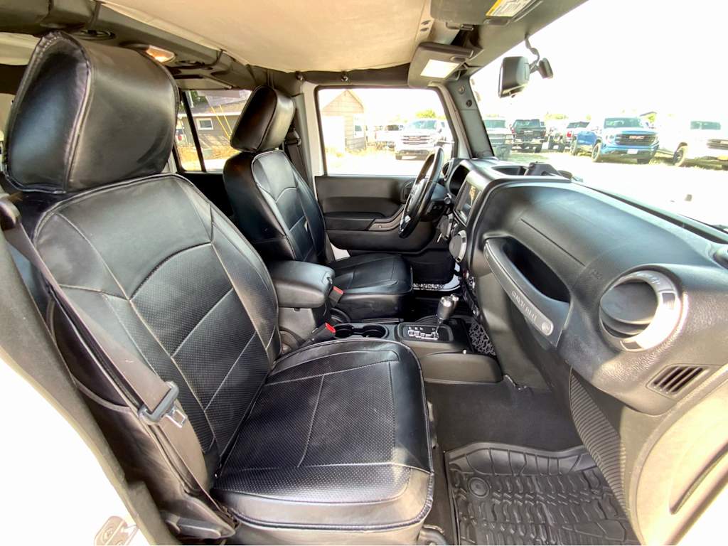 Thumbnail: 2015 Jeep Wrangler - 10