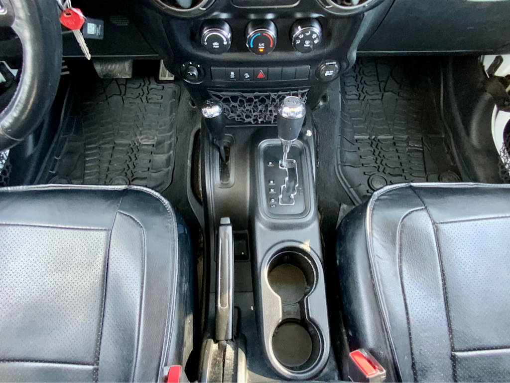Thumbnail: 2015 Jeep Wrangler - 15