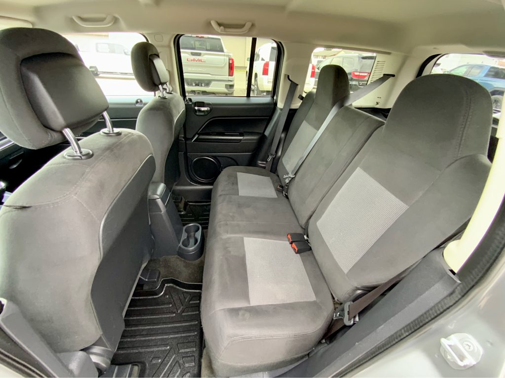 Thumbnail: 2016 Jeep Patriot - 12