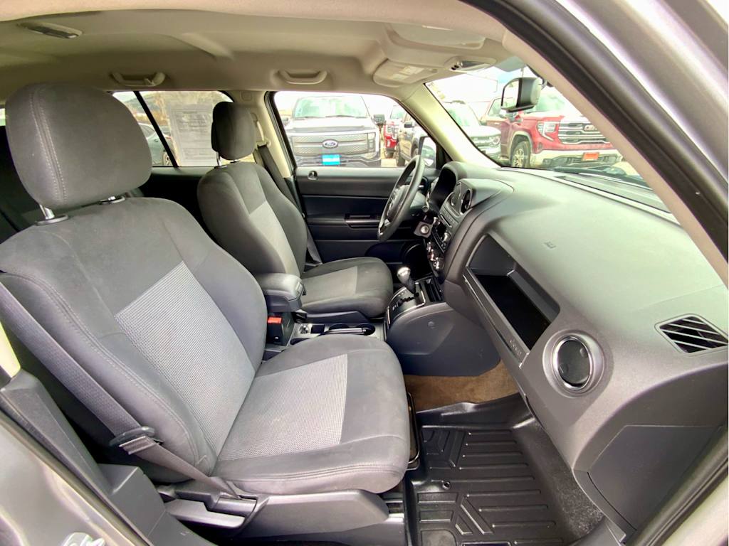 Thumbnail: 2016 Jeep Patriot - 11