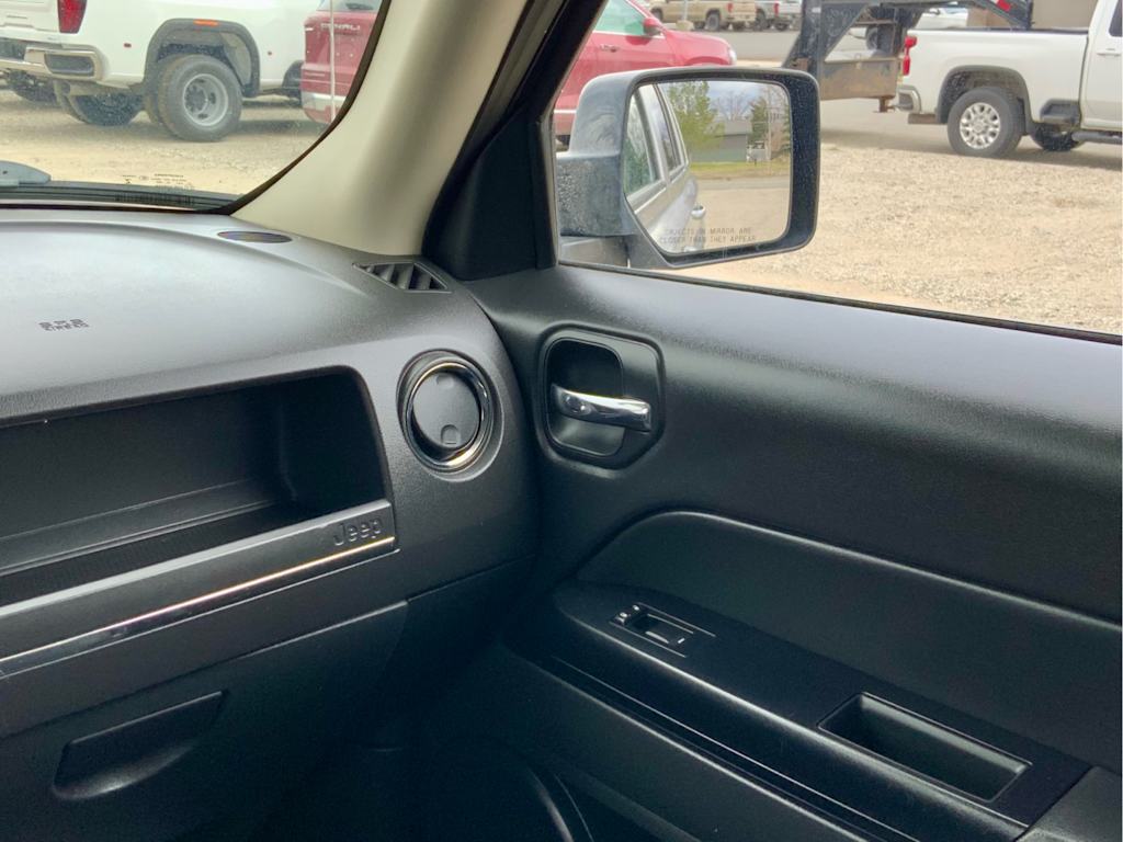 Thumbnail: 2016 Jeep Patriot - 37