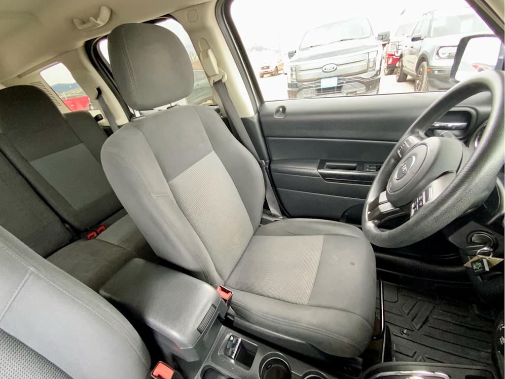 Thumbnail: 2016 Jeep Patriot - 33