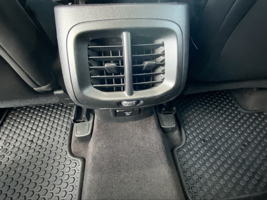 Thumbnail: 2018 Jeep Cherokee - 19