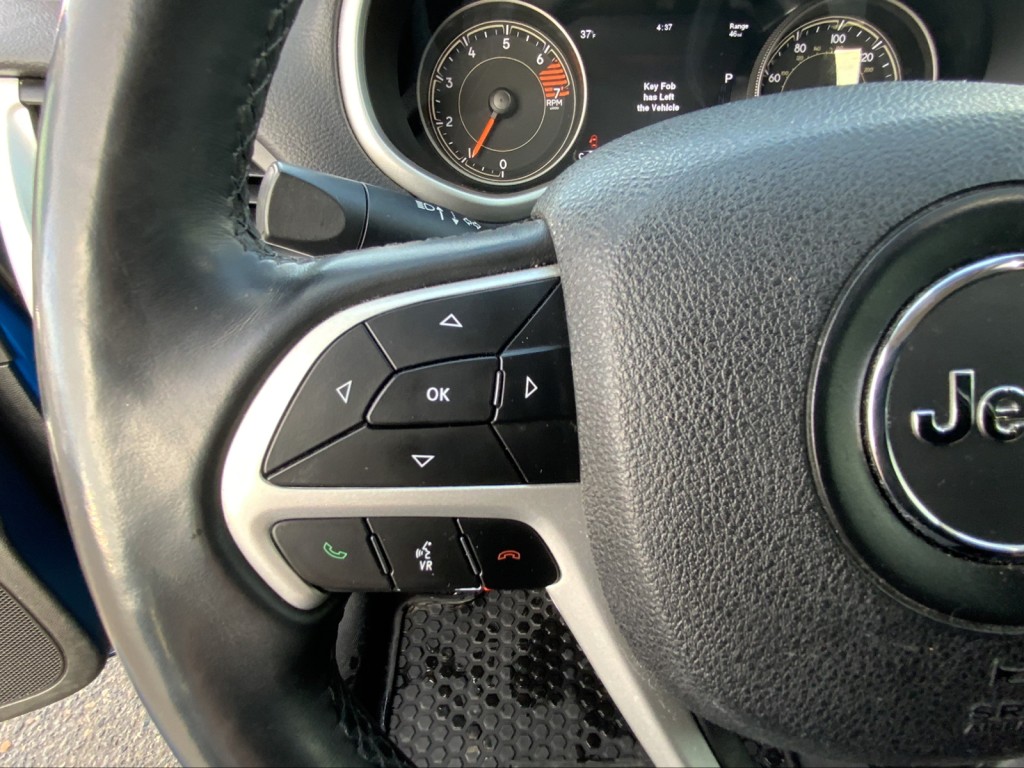 Thumbnail: 2018 Jeep Cherokee - 21