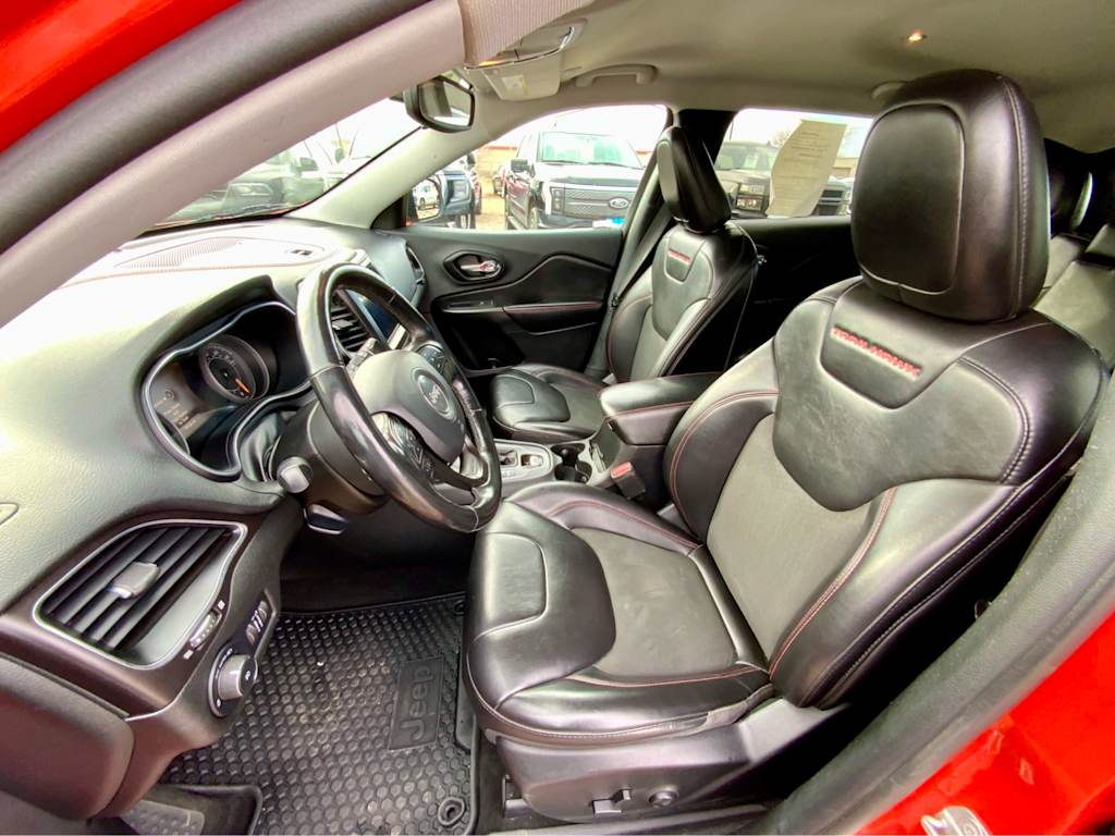 Thumbnail: 2021 Jeep Cherokee - 10