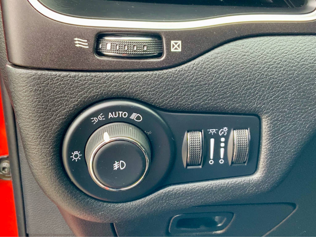 Thumbnail: 2021 Jeep Cherokee - 47