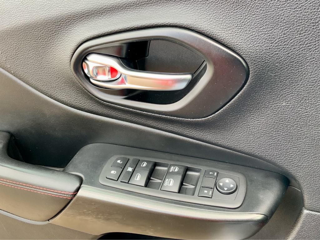 Thumbnail: 2021 Jeep Cherokee - 50