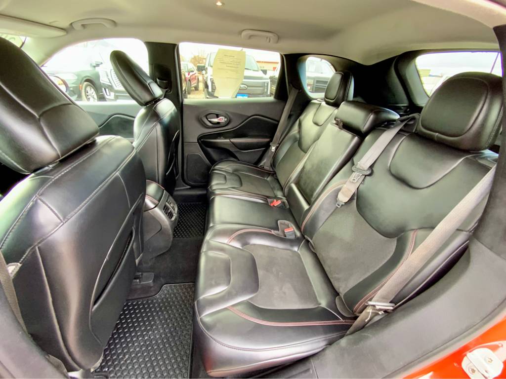 Thumbnail: 2021 Jeep Cherokee - 12