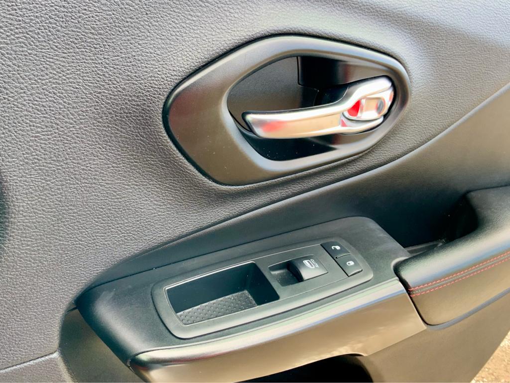 Thumbnail: 2021 Jeep Cherokee - 51