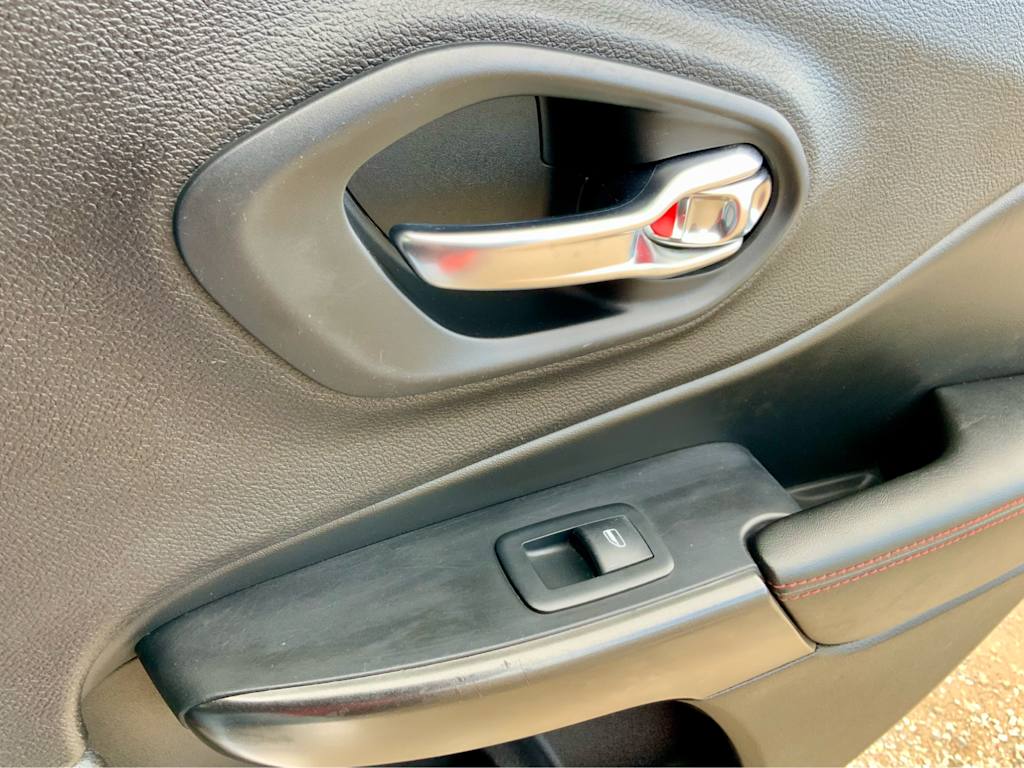 Thumbnail: 2021 Jeep Cherokee - 53