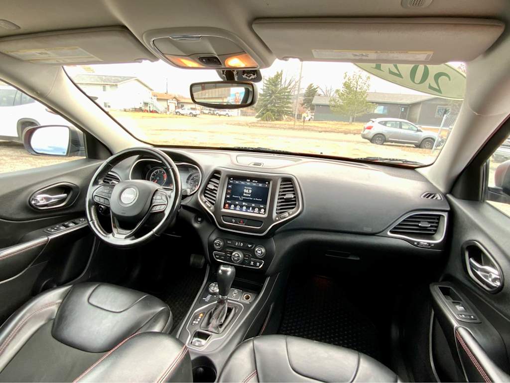 Thumbnail: 2021 Jeep Cherokee - 13