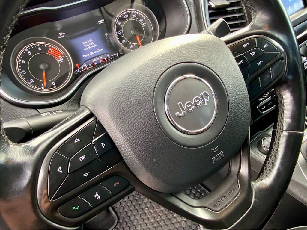 Thumbnail: 2021 Jeep Cherokee - 40