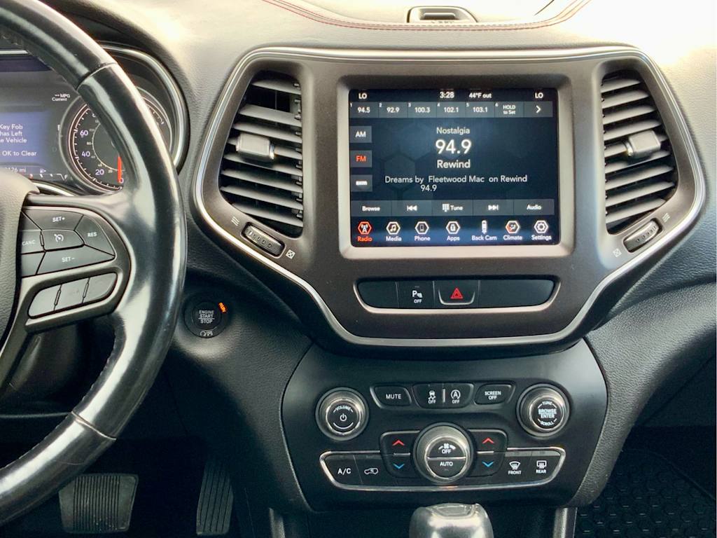 Thumbnail: 2021 Jeep Cherokee - 43