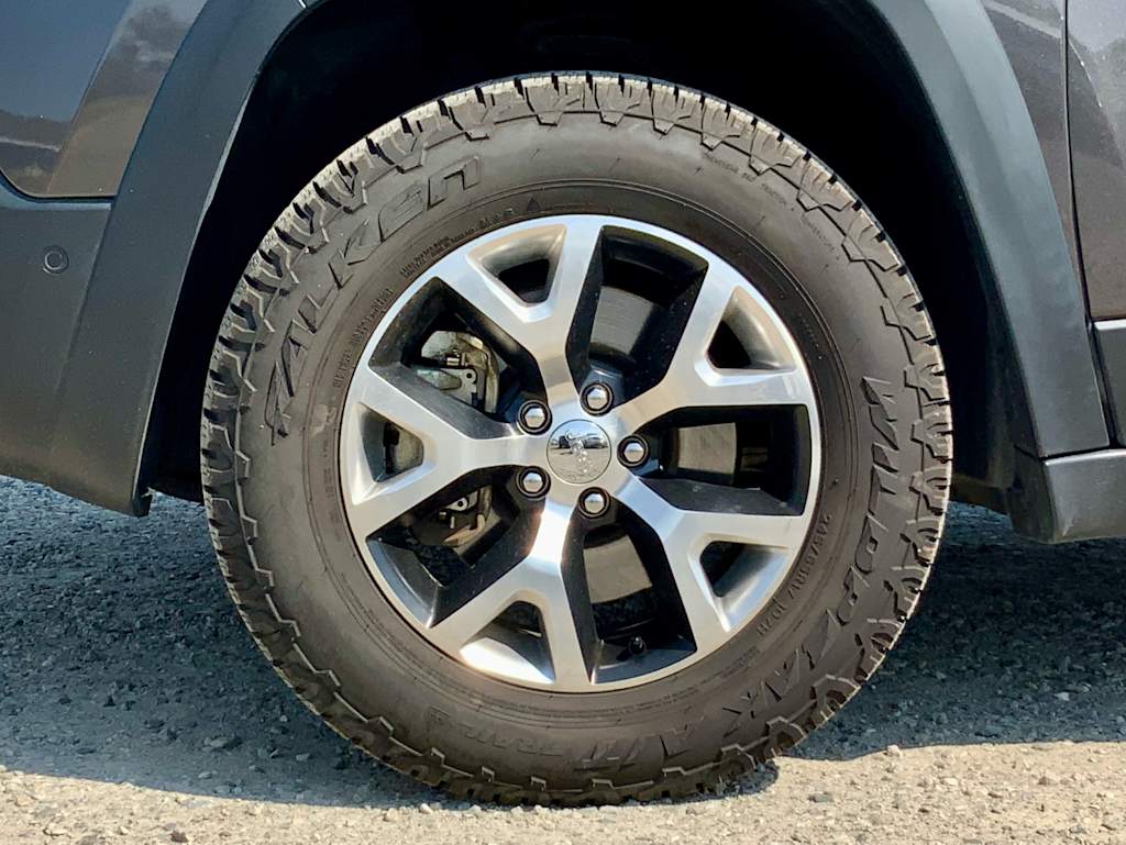 Thumbnail: 2018 Jeep Cherokee - 27