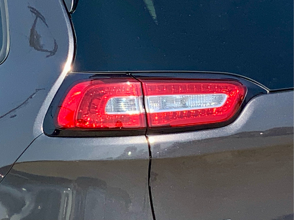 Thumbnail: 2018 Jeep Cherokee - 26