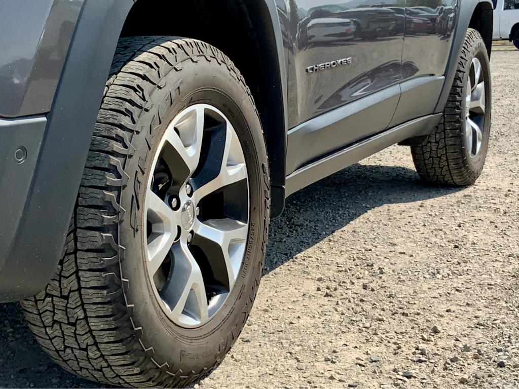 Thumbnail: 2018 Jeep Cherokee - 28