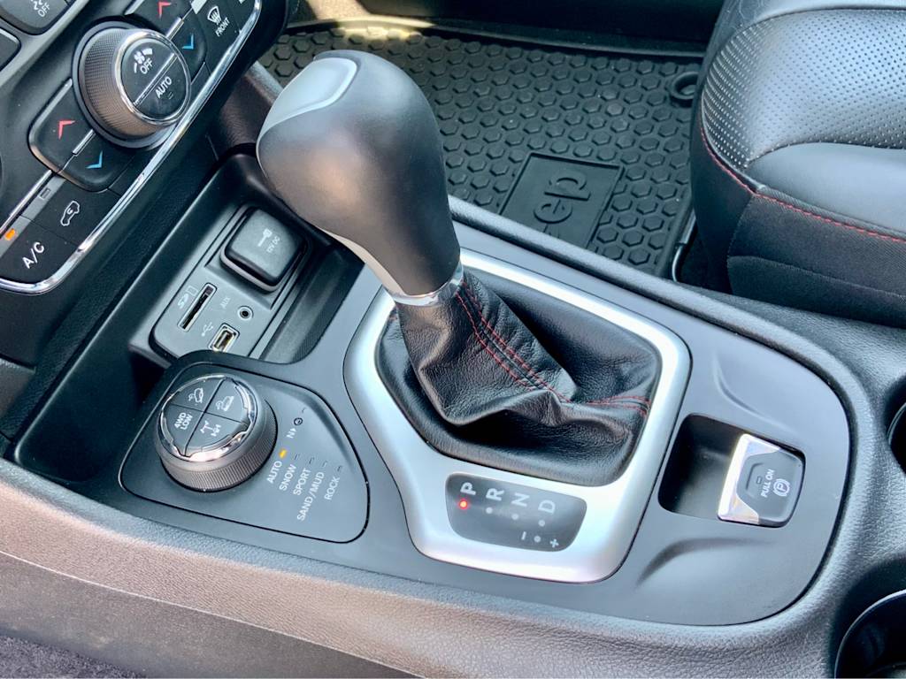 Thumbnail: 2018 Jeep Cherokee - 39