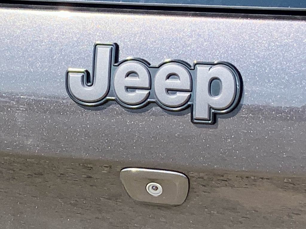 Thumbnail: 2018 Jeep Cherokee - 33