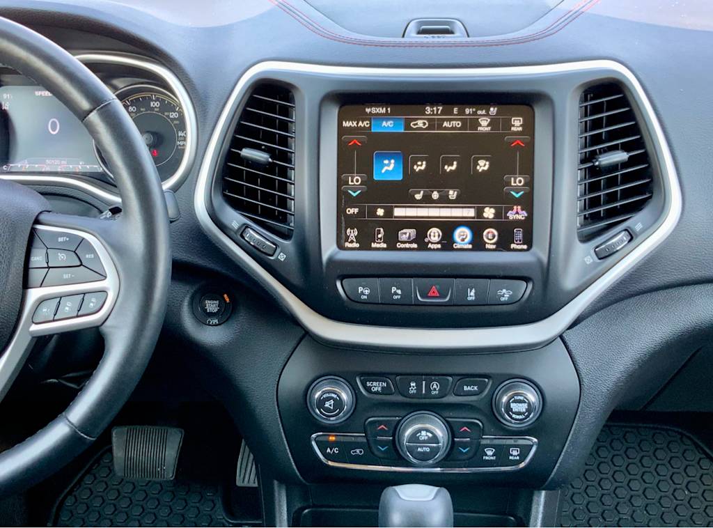 Thumbnail: 2018 Jeep Cherokee - 15