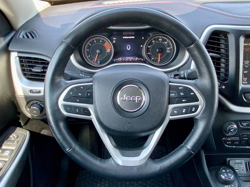 Thumbnail: 2018 Jeep Cherokee - 14