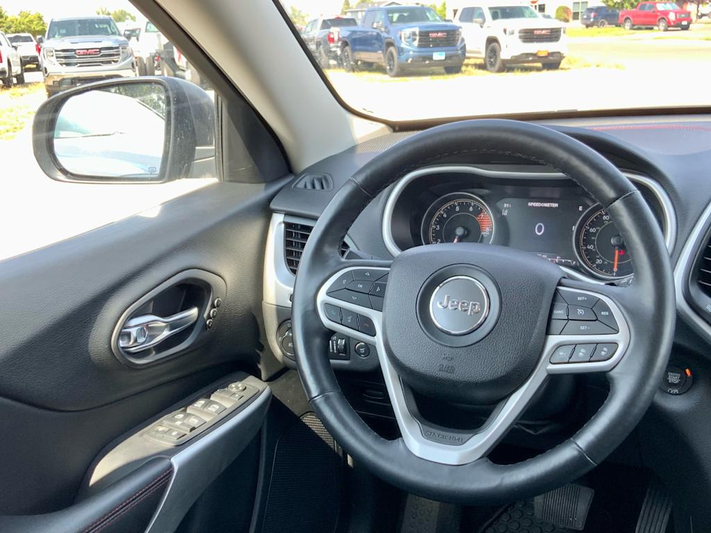 Thumbnail: 2018 Jeep Cherokee - 13