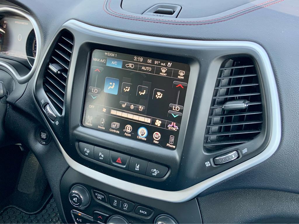 Thumbnail: 2018 Jeep Cherokee - 38