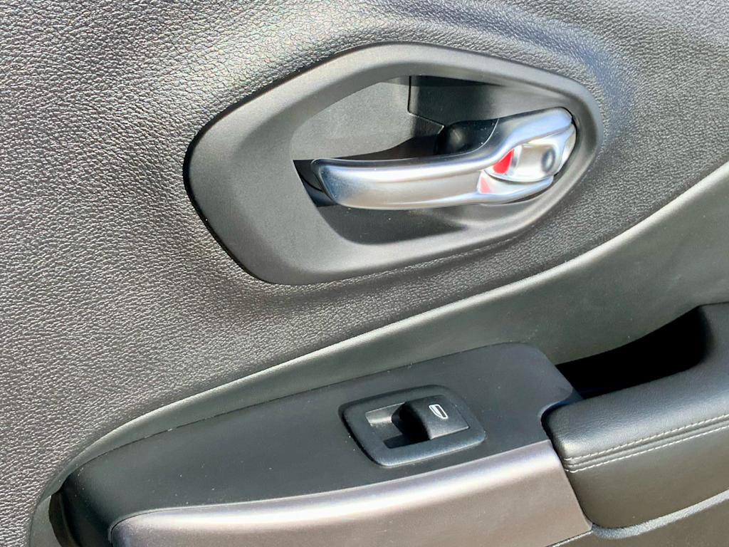 Thumbnail: 2021 Jeep Cherokee - 51