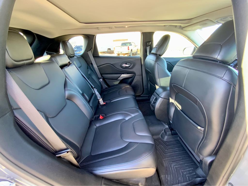 Thumbnail: 2021 Jeep Cherokee - 32