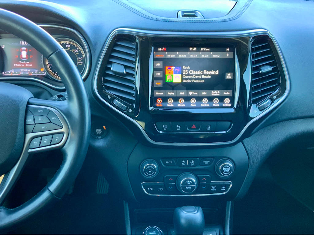 Thumbnail: 2021 Jeep Cherokee - 14