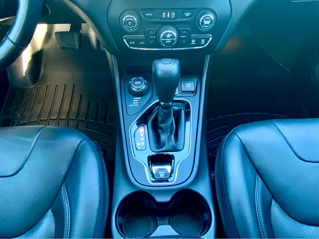 Thumbnail: 2021 Jeep Cherokee - 15