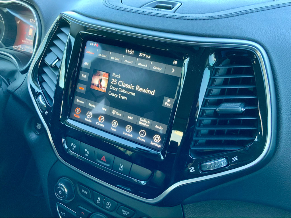 Thumbnail: 2021 Jeep Cherokee - 43