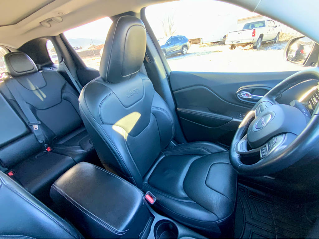 Thumbnail: 2021 Jeep Cherokee - 35