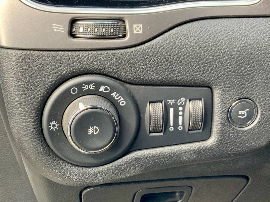 Thumbnail: 2022 Jeep Cherokee - 27