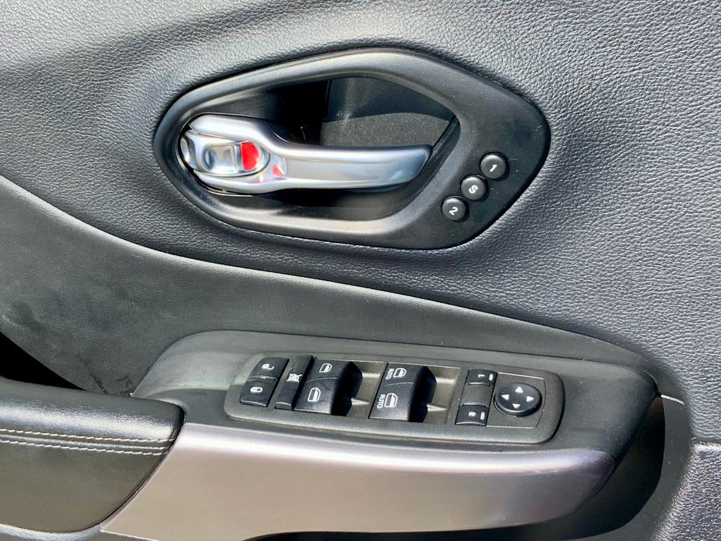 Thumbnail: 2022 Jeep Cherokee - 36